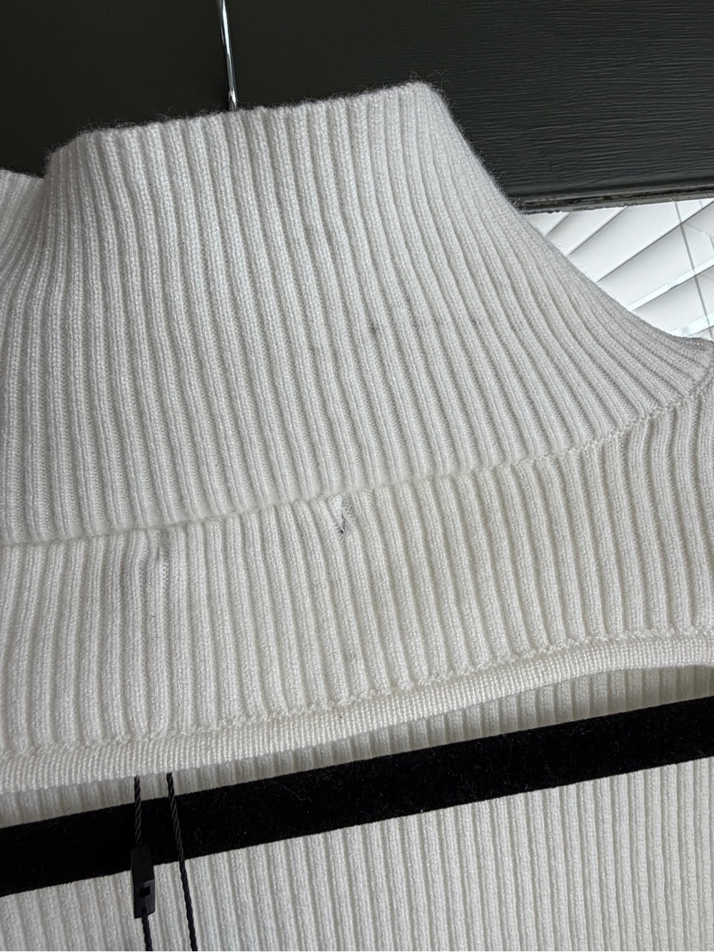 ✨ NASTY GAL Cream Ribbed Open Tie-Back Turtleneck Jumper ✨ - Picture 6 of 7